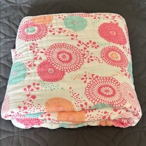 Tea for little citizens of the world blanket floral pink white Quilt